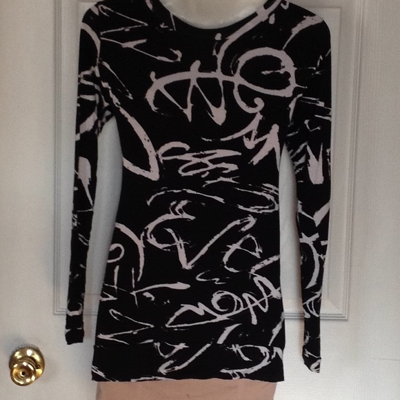 Stretchy Long-sleeved Tee Shirt - Picture 2 of 3